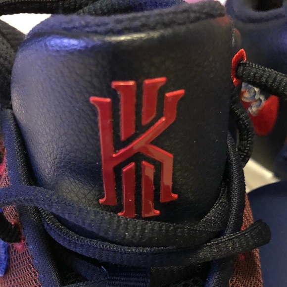Nike Kyrie Flytrap III (GS) - Picture 13 of 16